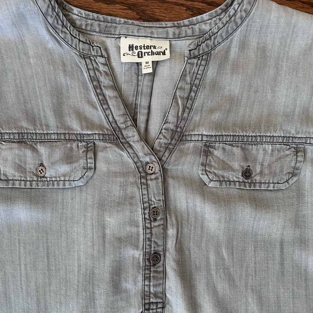 Hester & Orchard Light Gray 1/4 Button Long Sleeve Women’s Shirt - Picture 2 of 9